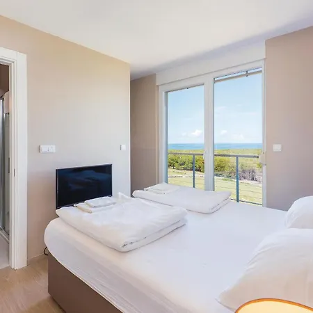 Lejlighed 3 Bedroom Lovely In *