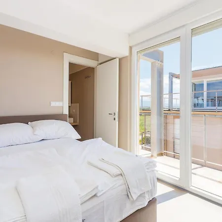 3 Bedroom Lovely In Lejlighed Povljana