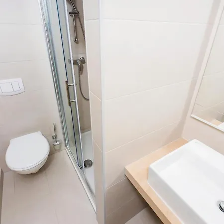 3 Bedroom Lovely In Lejlighed Povljana