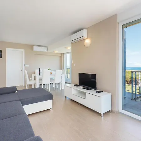 3 Bedroom Lovely In *