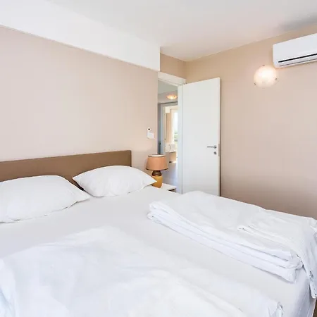 3 Bedroom Lovely In * Povljana