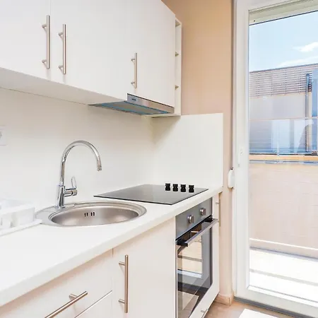 3 Bedroom Lovely In דירה *