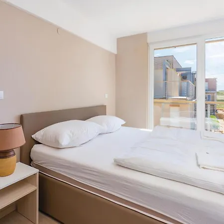 3 Bedroom Lovely In דירה *