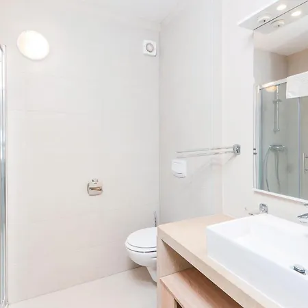 דירה 3 Bedroom Lovely In *