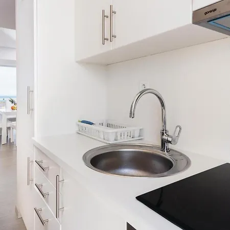 3 Bedroom Lovely In דירה