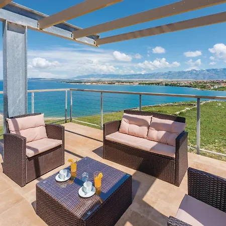 דירה 3 Bedroom Lovely In *