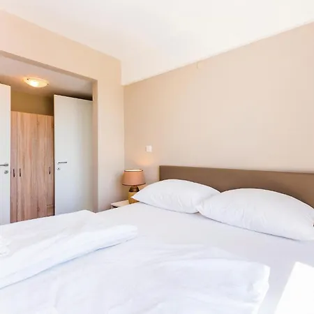 דירה 3 Bedroom Lovely In פובליאנה